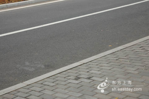 王大爷说马路牙子一格是1米