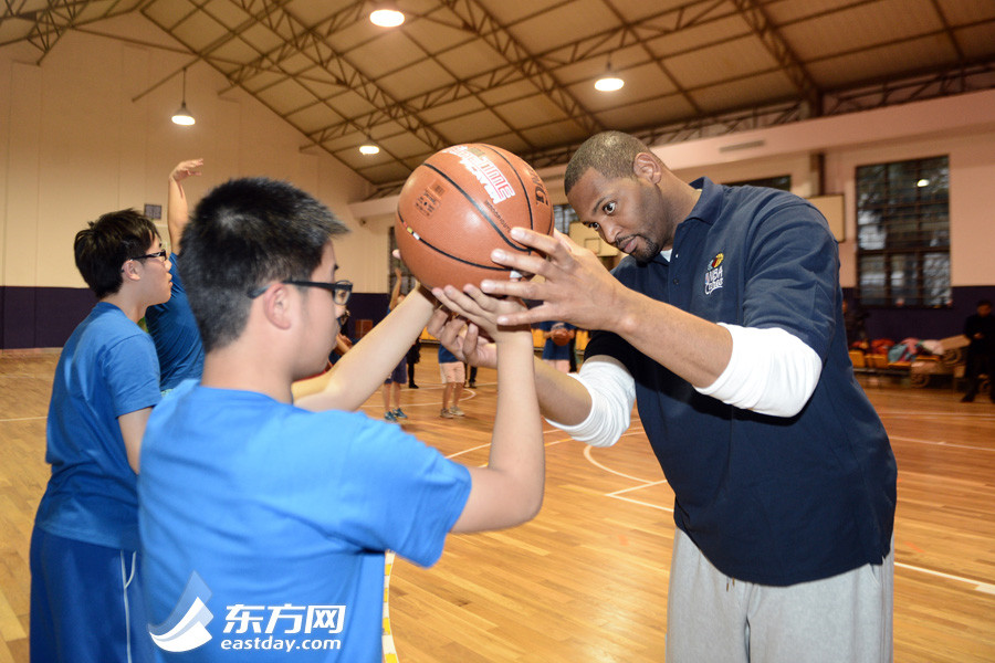 NBA关键先生沪上学包饺子