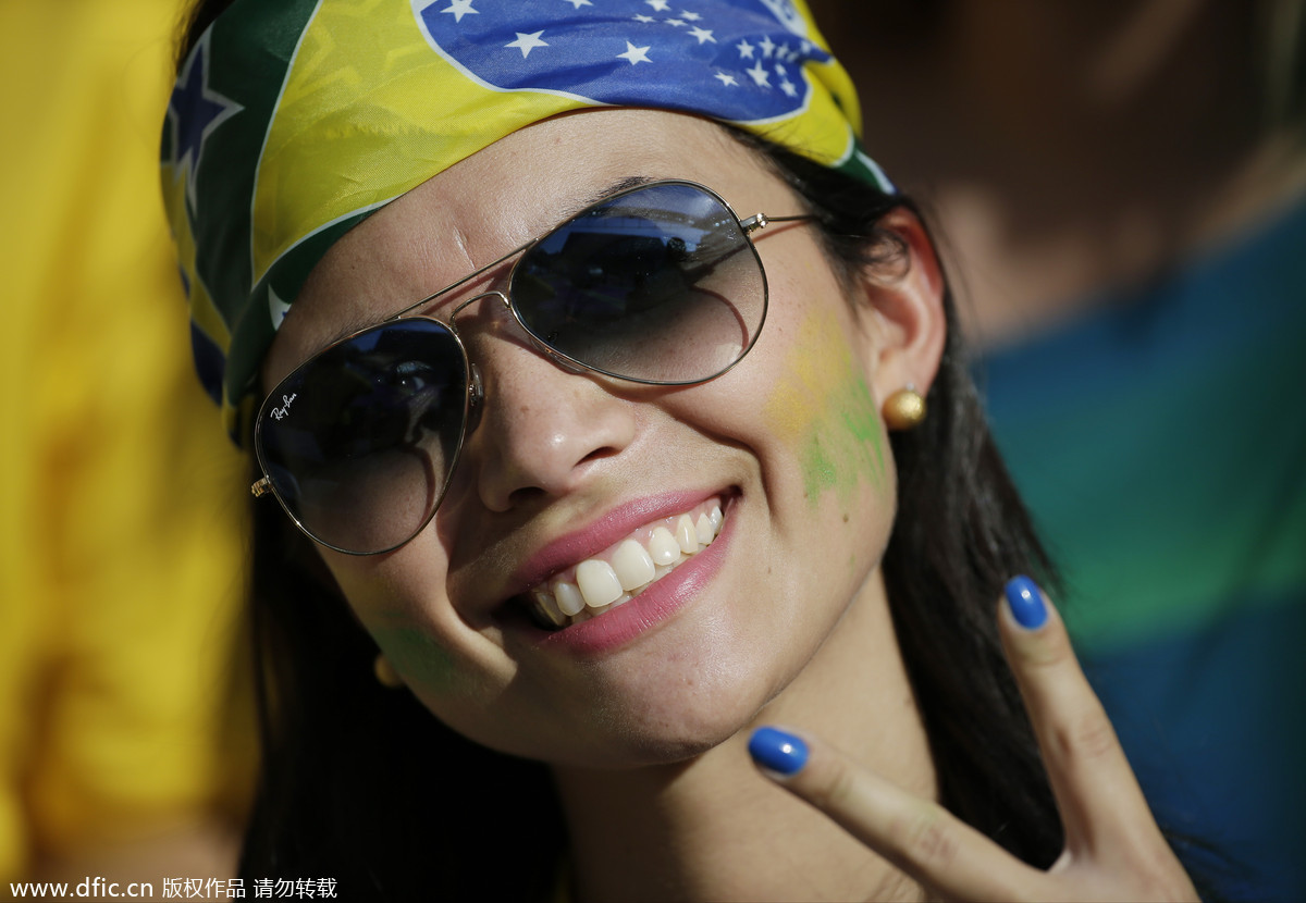 2014巴西世界杯揭幕战美女球迷争奇斗艳