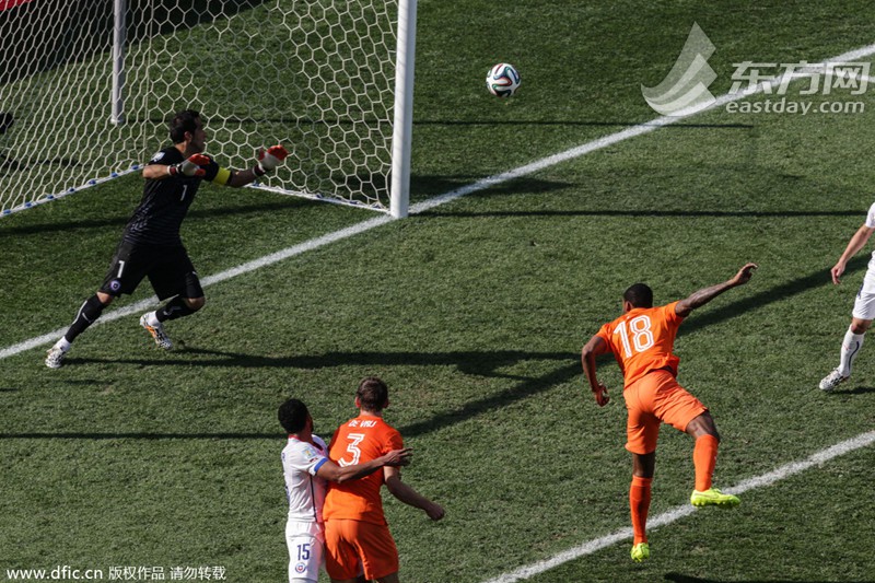 2014巴西世界杯小组赛B组:荷兰2-0智利