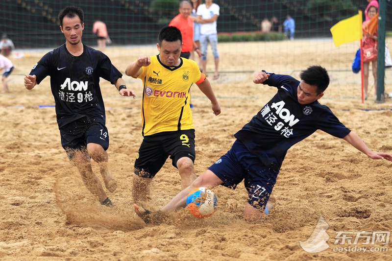 市民体育大联赛青岛啤酒沙滩足球比赛举行