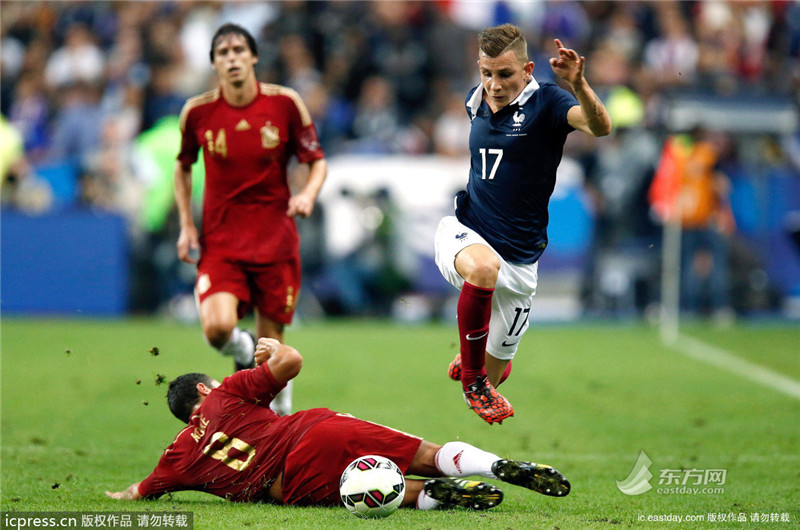 友谊赛:法国1-0西班牙 本泽马进球被吹雷米锁定