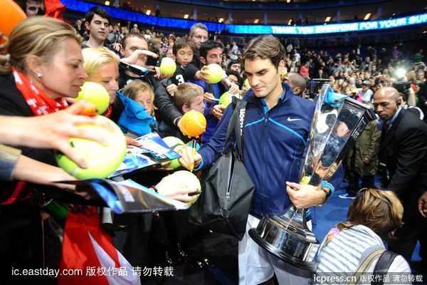 [高清]2011ATP年终总决赛男单决赛:费德勒2-1