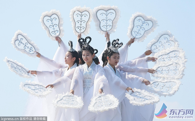 仁川亚运会圣火采集 韩国仙女盛装迎火种