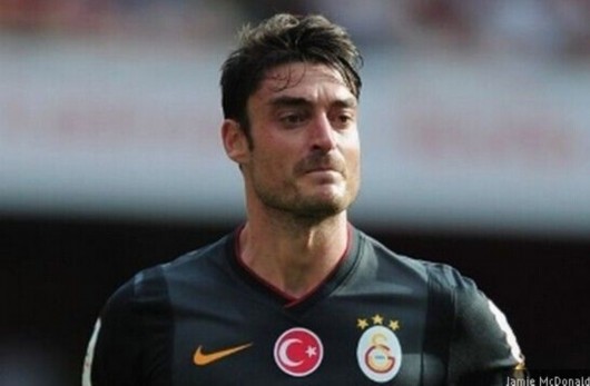 奇葩!前西班牙国脚逃比赛打扑克 赢3000镑被开