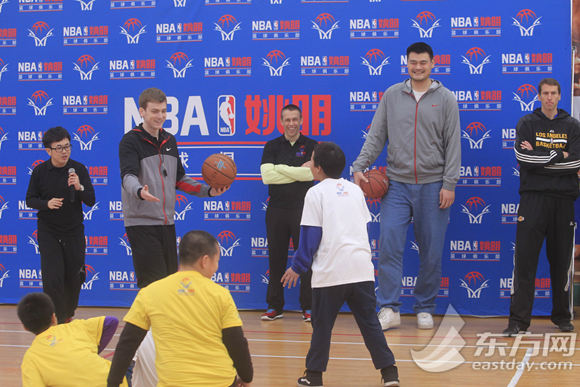 NBA姚明篮球俱乐部冬季训练营启动 佩顿姚明