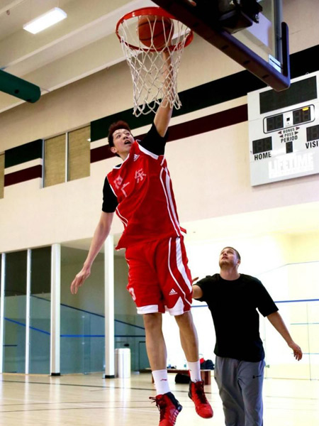 18岁中国小将未来或登陆NBA 臂展或将超2米2