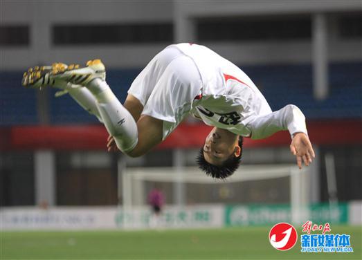 在上海为足球梦奋斗12年 上港本土球星武磊不