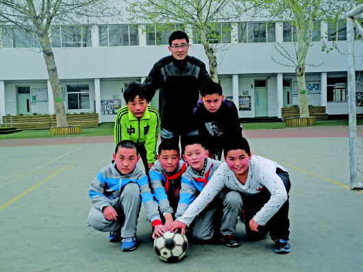 语文老师改行教体育 1年时间带校队夺足球冠军