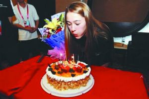 康有为美女曾<em>孙女生日</em>许愿 盼获里约参赛资格