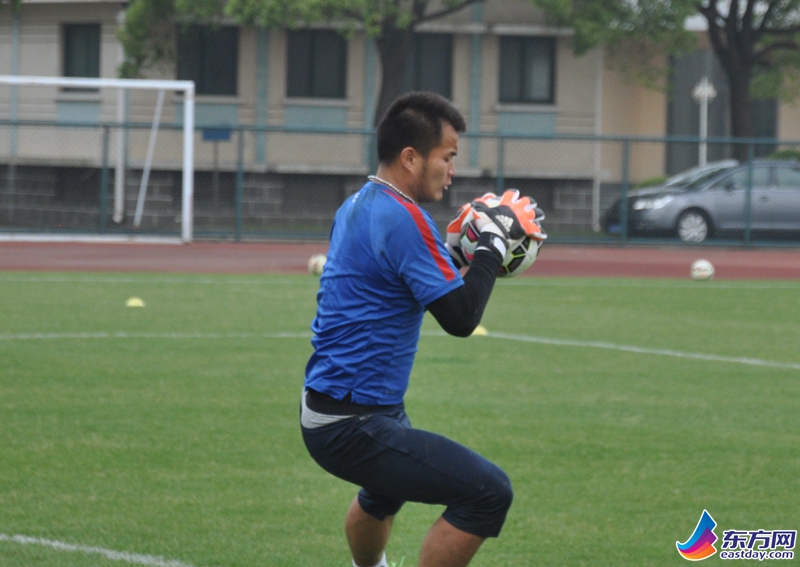 申花追罚德比违规球员 远征球迷感动吴晓晖