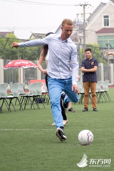 沪上皇马青少年足球训练营开营 球星教孩子踢