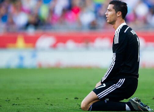 法媒曝佛爷欲卖C罗 明夏或投巴黎贝尔迎出头日