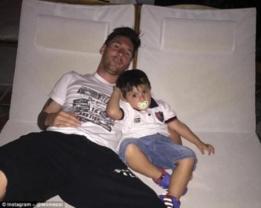 梅西自晒照片 在巴萨退役?不 他还想去这队-纽