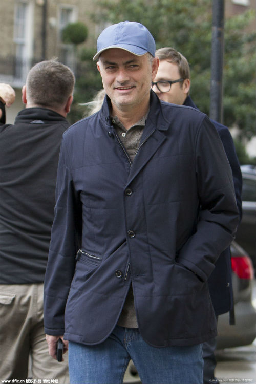 身伦敦街头 狗仔大方拍照狂人嘴里念念有词-东