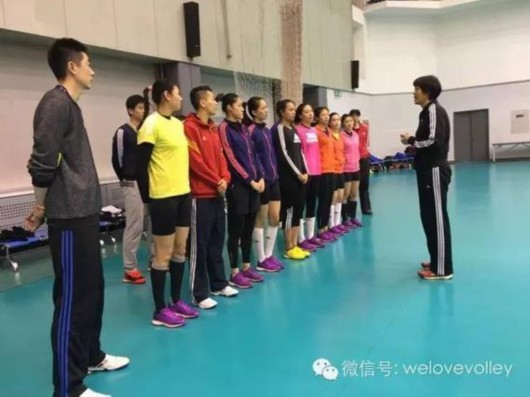 郎平率9名队员开启首堂训练课 徐云丽杨方旭缺