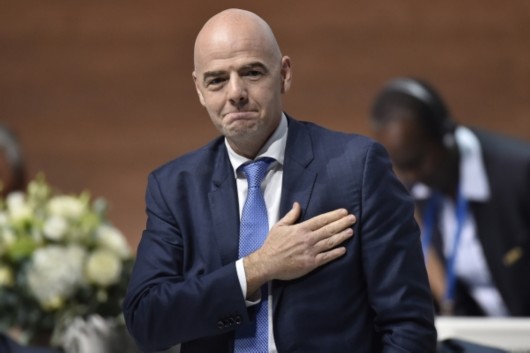 因凡蒂诺力压萨尔曼当选FIFA主席 任期至201