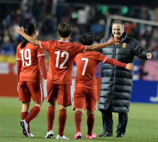 (体育)(10)足球--女足奥预赛:中国胜日本