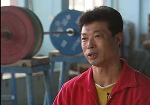  奥运冠军 实名 举报 :辽宁举重 教练 纵容队员用禁