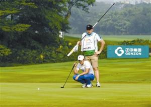 高尔夫深圳国际赛 韩国小将首捧欧巡冠军奖杯
