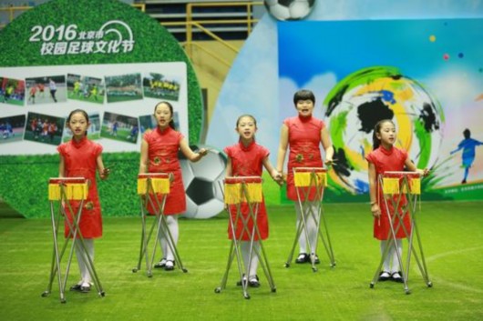 北京中小学打造校园足球文化 让孩子们更喜欢