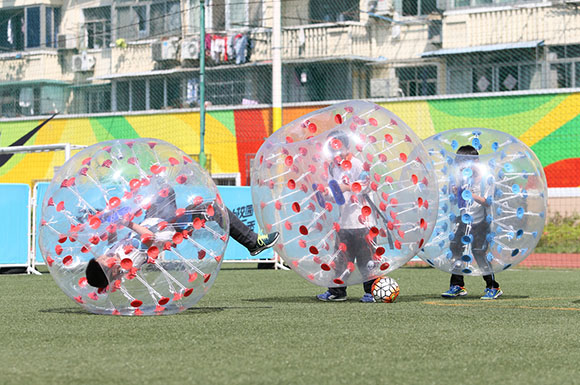 园欢乐季 上海十所学校小学生体验快乐足球-罗