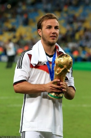 浦转会传闻:阿森纳将与红军争夺马里奥格策--东