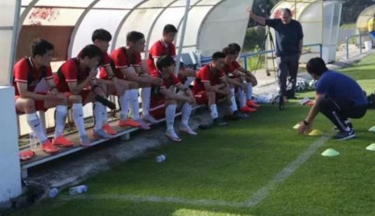 国青教练组亮相葡萄牙 U19集训友谊赛取得好