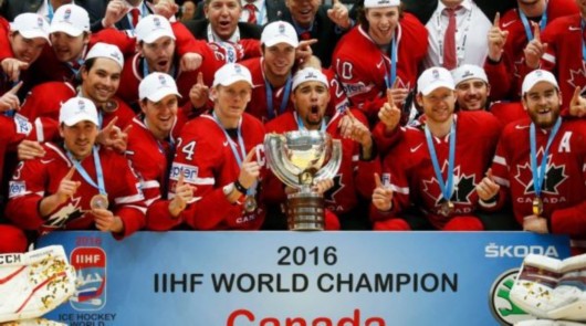 冰球世锦赛落幕 普京为卫冕冠军加拿大队颁奖