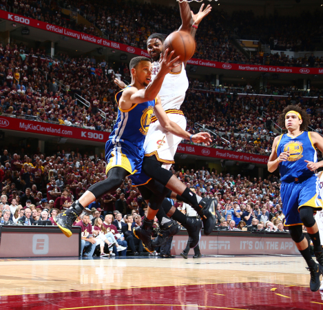 老库里:我告诉儿子要打出侵略性 他欣然接受建