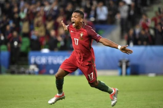 欧洲杯快递-C罗无功葡萄牙平冰岛 匈牙利奏凯