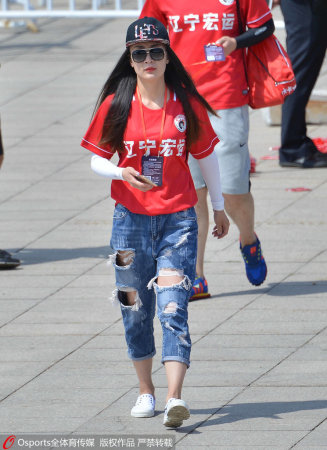 GIF-辽足贝尔起脚就有 这男人把任意球当点球