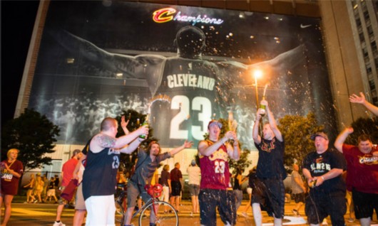 ��ʿ���ݳ�˰�����˹ھ�