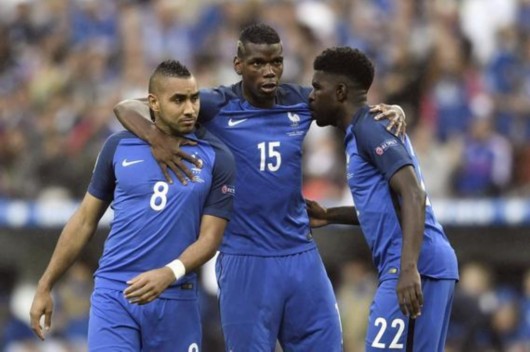 原地干拔起跳!博格巴飞起来了 复制C罗神迹[图