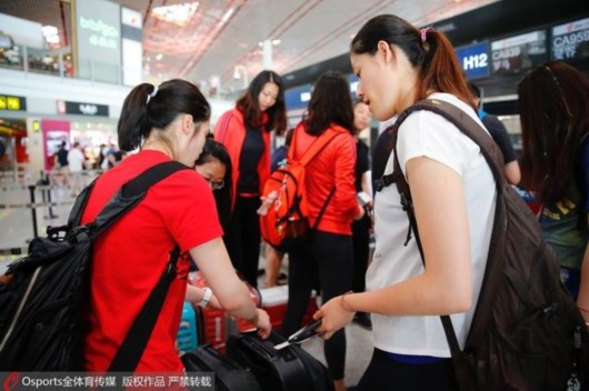 中国女排出征泰国 助理教练带领二线阵容参赛