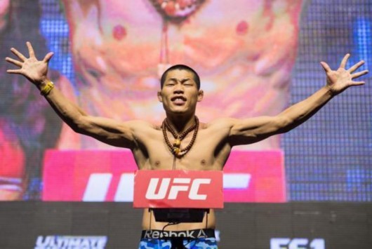 ����׻غ�KO���ս�ƶ� �ĳǺ�ȡUFC��3ʤ