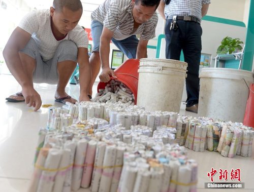 ����һ�Է���8����öӲ�Ҵ����� �ۻ�������Ա