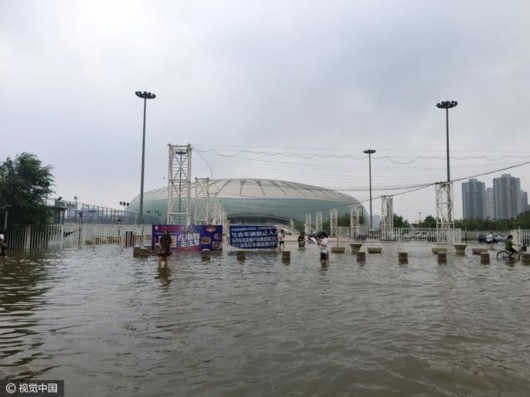 泰达主场附近积水严重 比赛延期面临一周双赛
