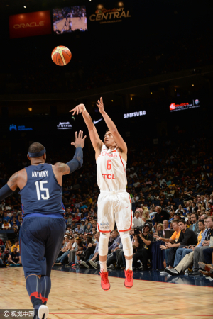 GIF-中美热身5佳球:大魔王 赵四 演绎东北2人转