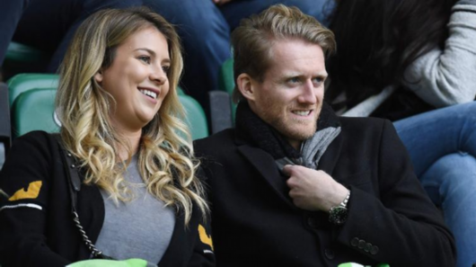 �����պ���������Ů�ѷ��ֵ¹���ħ�仹�ڼ���