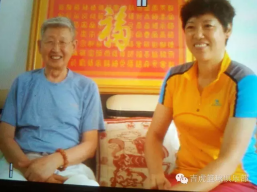 ����Ů�����£����񴫳У���˵40��ʦ������