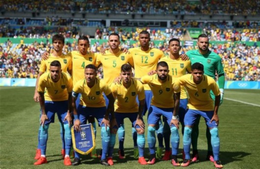 男足半决赛:巴西队晋级决赛