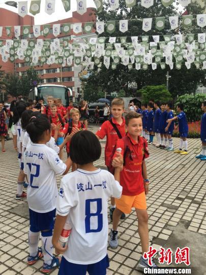 ����У԰�Ļ��á���±���С��Ա��������