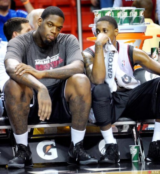 后悔了!库里表态当初该上大学 这库里是个胖子