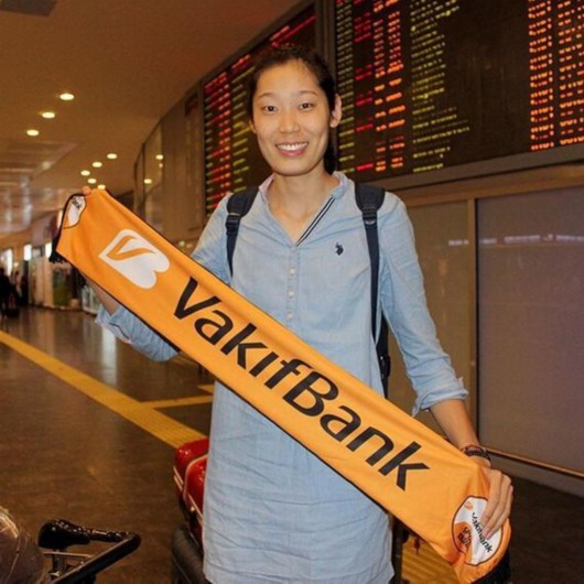 朱婷抵土耳其展新东家围巾 世俱赛首战久光制