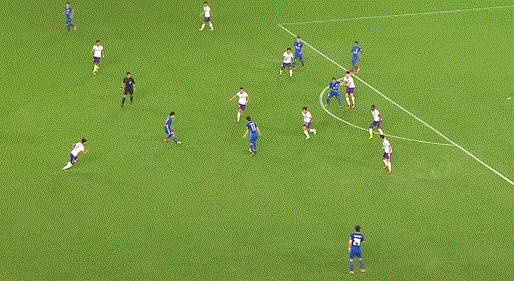 gif-谢鹏飞禁区前沿连续过人 轰远射直入球门