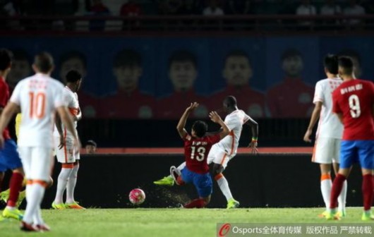 争议!鲁能禁区疑手球 建业投诉主裁维持原判|g