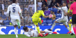 gif-争议!拉莫斯禁区线手球送点 遭勺子点杀