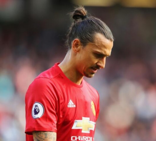 单刀被扑!伊布怒拍广告牌 陶工门将献4神扑