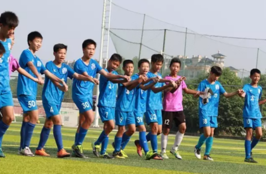 中国足球出路在哪?青训不仅要教球 更要育人